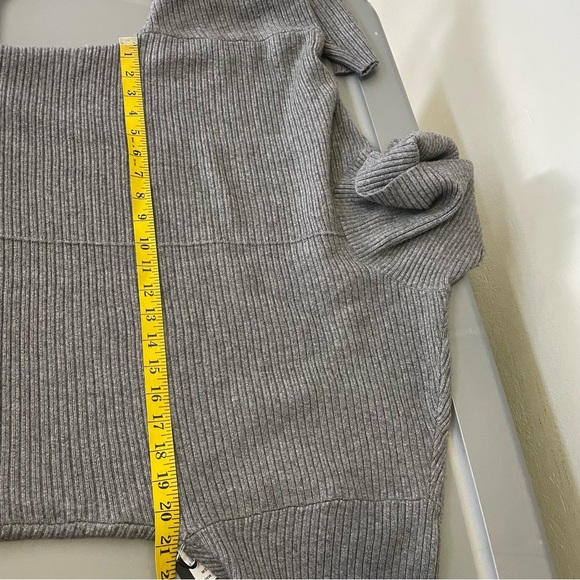 NWT Cyrus Soft Gray Ribbed Turtleneck Sweater Minimalist Cozy Luxe Knit Top - Picture 7 of 9